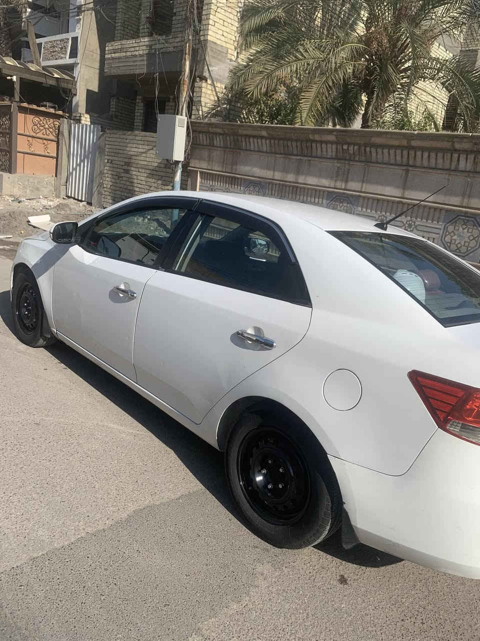 سيراتو 13 للبيع مكاني بغداد السعر 100 للاستفسار ***********
