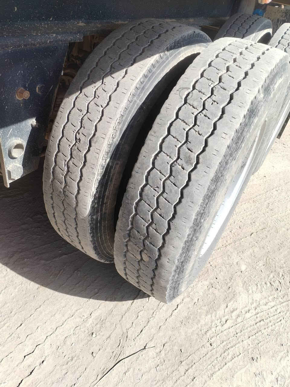 تايرات للبيع سعر الزوج 300 نص عمر 5ازواج كلهن مكلف بنشر ***********
