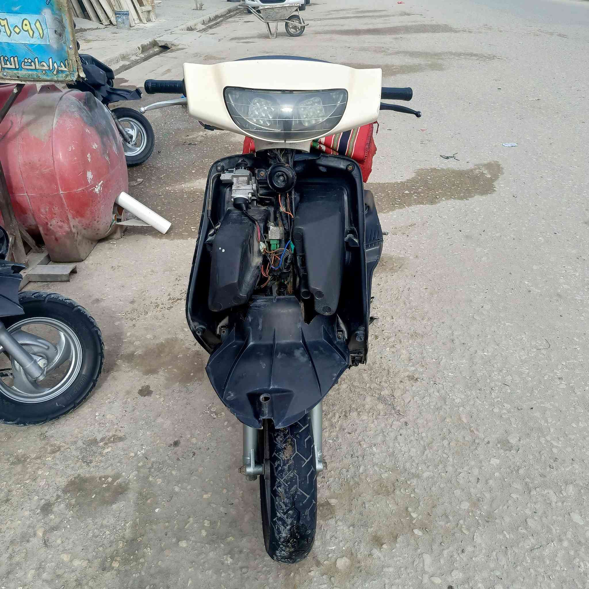 السلام عليكم دراجة للبيع ماناقصها برغي مكاني كوفه حي ميسان المو شراي لايشلع كلبي جيب مصلح وتعال افحص  رقمي ***********
