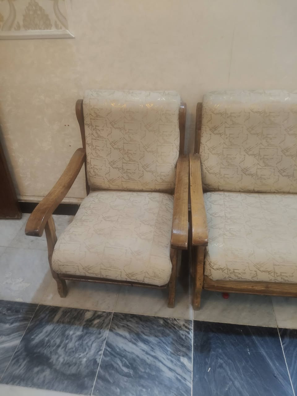 كرويته وحده جبيره وكراسي عدد 2 للبيع نضيف لانازل ولاابد دوشمته كلش مابيها 90سعره وبي مجال قليل


**إذا كنت صاحب هذا الإعلان وتريد حذفه لأي سبب، رجاءا أرسل رسالة إلى الدعم الفني**