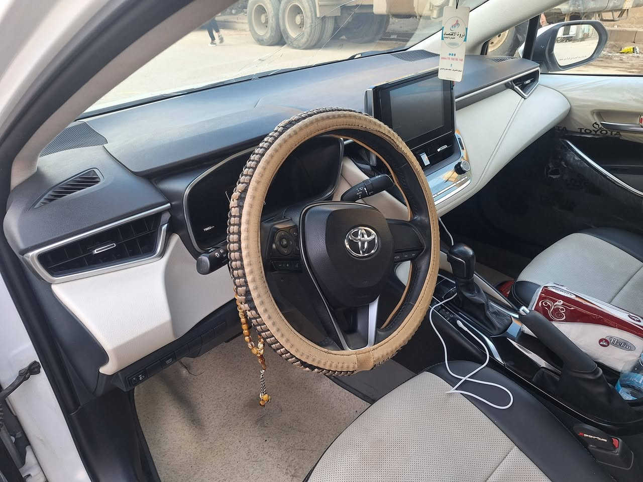 السلام عليكم ورحمة الله وبركاته 
كورلة خليجي شركة ساز موديل 23 فول موصفات عدا فتحتّ السقف 
رقم أربيل السيارة بأسمي شخصياً 
كفالة عامة عدا شخط نص اصبع موضح بالصورة يراد تكحيل 
تحكمات 
حساسات
شاشة دجتيال 
دخول ذكي 
بصمة تشغيل 
اشارة ترحيب 
تبريد قطعتين 
السعر 177 ورقة 
مكان السيارة بغداد 
***********
