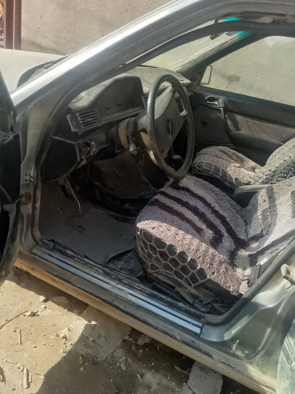 سلام عليكم سياره رقمه ديالئ لبيع مكان شعله شرط  تحويل سياره  رقم ***********
