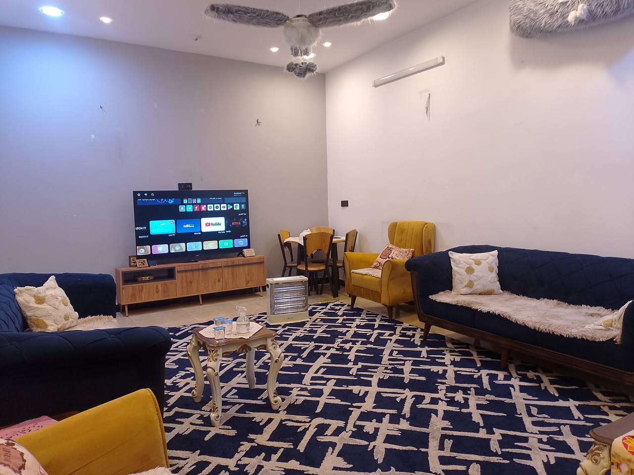 بيت زراعي عقد المساحة 140متر ركن طابق ونص كامل فول الموقع شارع سيد هاشم خلف قاعة الامام الرضا (ع) تبليط خدمات فول المربع الذهبي.الاتصال {*********** }تقي.السعر (200)مليون.
