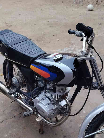 سلام عليكم دراجه نامه ادوات دراجه كلش نضيفه ومكينه جديده سعره 500 وبيهه مجال قليل حك جيه مكاني زبير رقمي ***********
