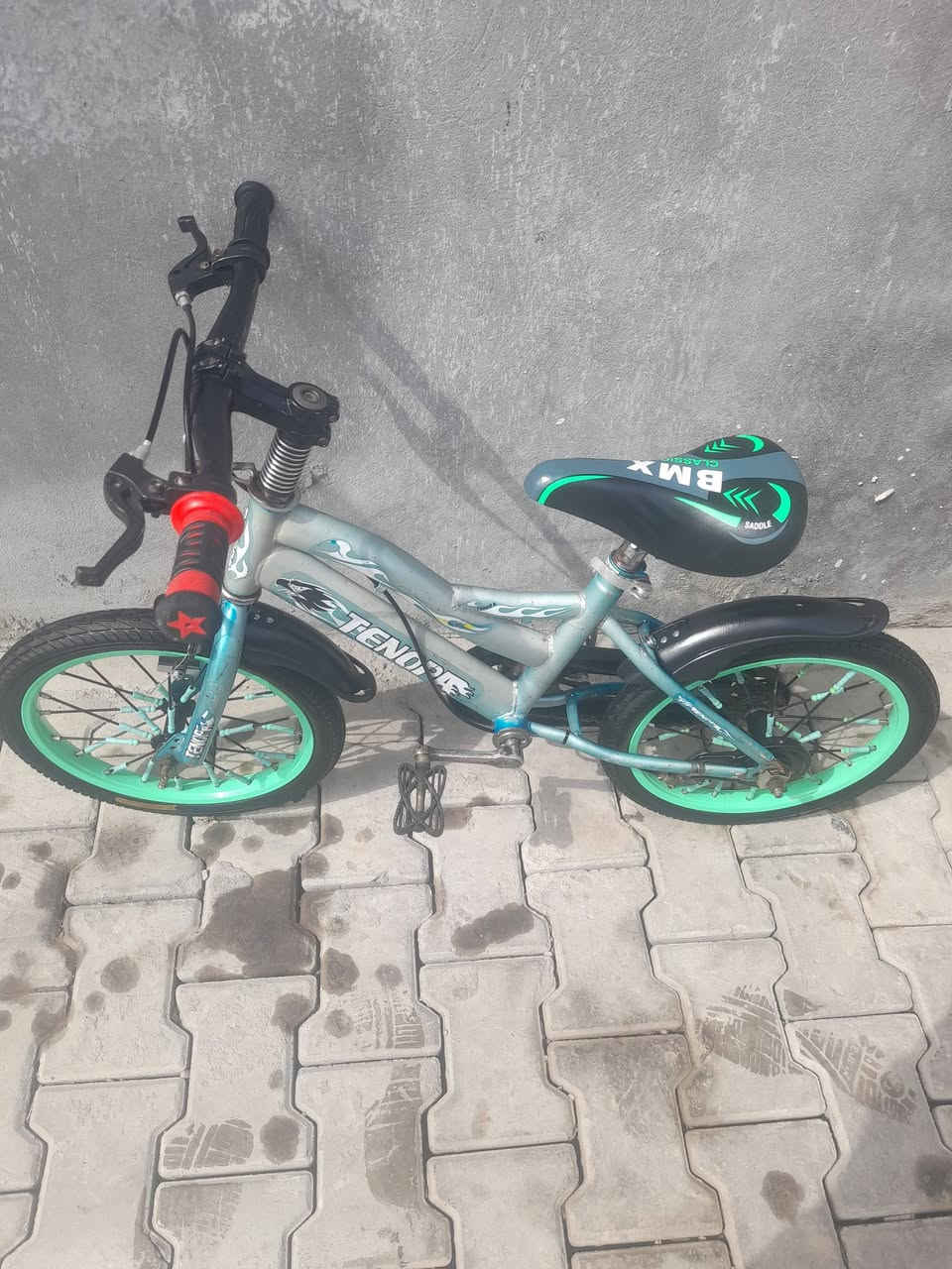 السلام عليكم متاح باسكل حجم ١٦ أوربي رياضي كامل من كلشي اي نقص مابي وباسكل كلش حلو ونظيف ٣٥ الف والثاني حجم ١٢  كلش نظيف وكامل من كلشي اي نقص مابي ٢٠ الف بعقوبة التحرير *********** وهذا الرقم بي واتساب
