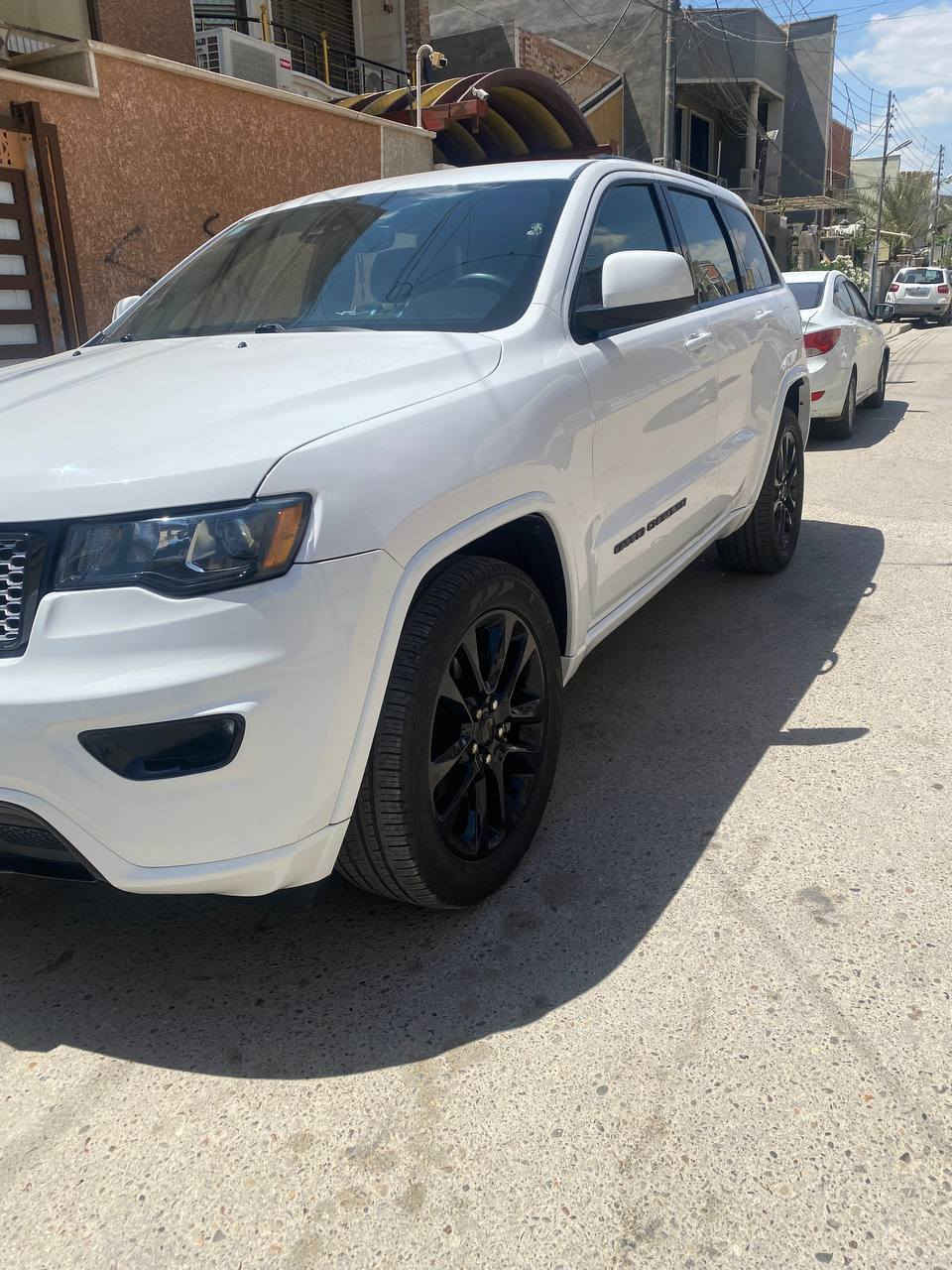 موديل ٢٠٢١ أللون ابيض ماشية ٣٢ ميل 
السيارة جديدة واحلة من الصور حادثة خشم البنيد وبدائت جاملغ يرباك دركه راجع سستم بدون فتحه رادار أمام خلفي سياره بسمي الرقم الجديد دبل بصمه مكان سياره بغداد 
تواصل ***********

