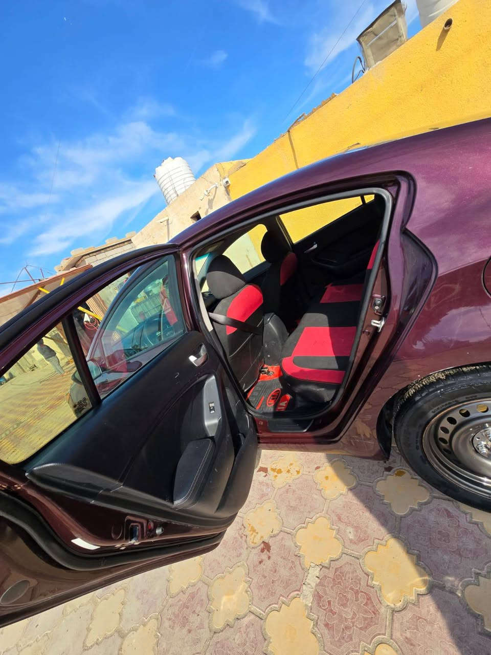 كيا فورتي موديل 2018  رقم ذي قار تحويل 
حادث الوارد مقدمه البنيد فقط بدون دواخل بدون ايرباك بيها رشات صبغ  
جاهزة مكينه كير حداديه تبريد ثلج 
باتري جديد طخم تاير ماتصرف عليها شي
السعر 115$ بيها مجال قليل
***********
