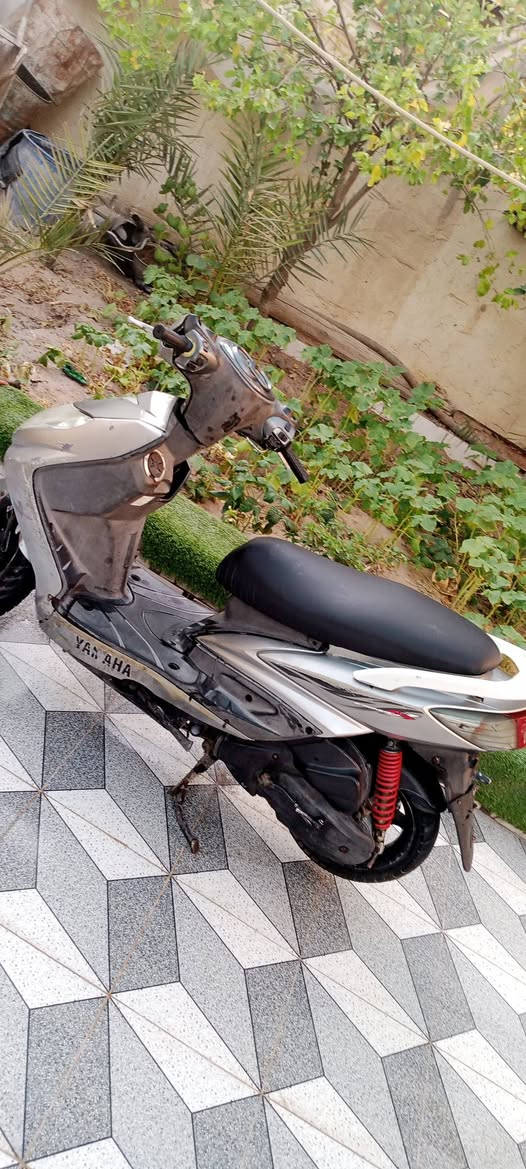 سكنس نثيه
كبريته 
مكينه ما مفتوح بلاد 
درجة كله نضيفه
دبلات امايي رياضيي معليه 
درجة  كله نضيفه كفرات بلاد 
رايده ب800وبيه مجال ***********
