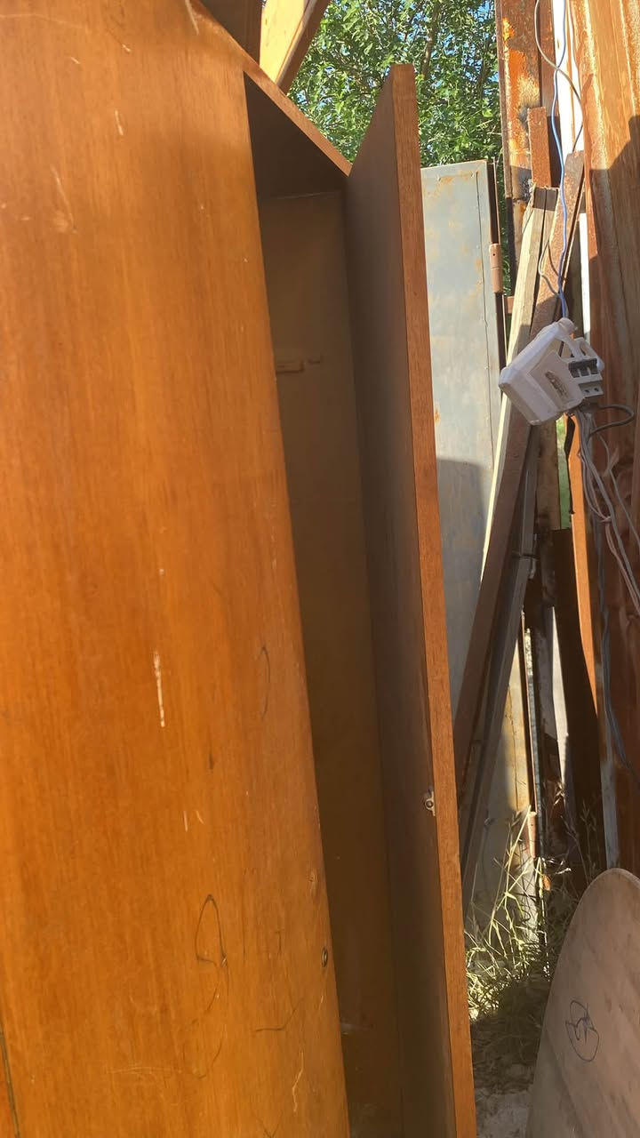 كنتور ابو بابين عدد ٢ ب٦٠ الواحد ب٣٥
طباخ نضيف وشغال ب٤٠ 
براد ب٢٥ شغال 
مرشحه جديد ونضيفه ب٦٠ 
جرايب اطفال نضيفات الوحده ب٢٥ 
حوض سنك مرمر ب ٤٠ 
المكان الكاظميه


**إذا كنت صاحب هذا الإعلان وتريد حذفه لأي سبب، رجاءا أرسل رسالة إلى الدعم الفني**