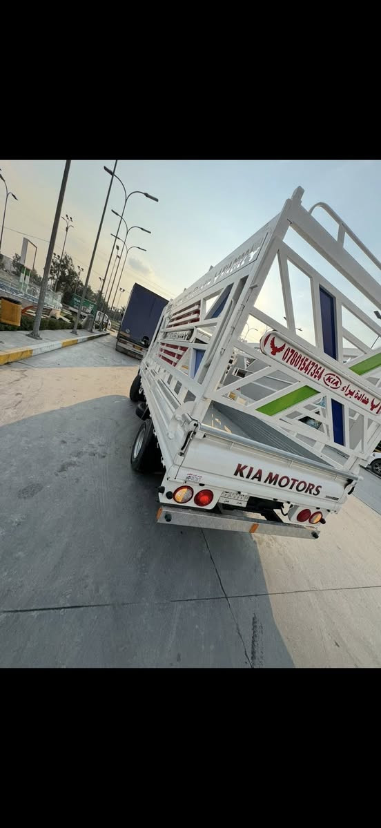 السلام عليكم
للبيع كيا حمل بنكو 3 فحل مسكر قمارة وربع 
موديل2021 السيارة حلوة ونضيفة واستخدام شخصي
فول مواصفات من رادار امامي وتحديد مسار وحساسات 
مكفولة فقط بارد خفيف عكس السايق 
سنوية ورقم بغداد جديد ابسمي شخصياً تحويل ثاني يوم
درع امامي بلاستك وخلفي حديد ومحجر قفص مرتبات وحلوات 
تخم تاير امامي برجستون انتاج 25 ولخلفي محور 14 مع ستاد27 الماني اصلي وهم تاير درجة اولى وما صارلهن هواي من شادهن 
دسكات امامية والصدر كلة جديد 
حجرات الصالنصة جديد قبل فترة شديتهن السيارة برغي مابيهة نقص جاهزة للاخير 
مكاني بغداد
السعر 210 ورقة وبيهة مجال 
***********
***********
