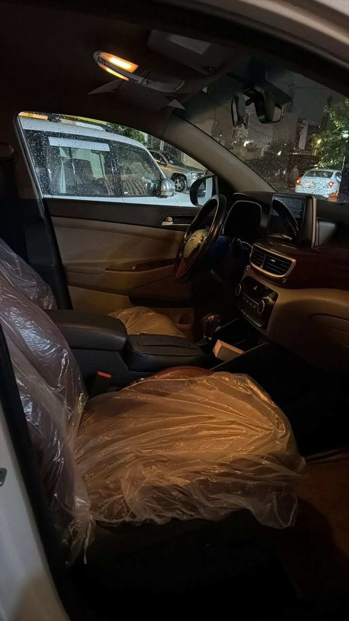 توسان 2020 خليجي الكاصد
بيه صبغ موضح بل صور 
موضح بل صور 
بدون دواخل 
موصفات 
بصمه ابواب وتشغيل وجنطه 
تحكم ستيرن فول 
كامرا دواره وشاشا كبيره 
مود درايف 
حساس امامي خلفي 
كشن كهرباء وجلد لون قرميدي 
ماصدات خمس عدسات 
لد امامي خلفي بلوجكتر لد 
ويل كروم حجم 18 
مري شفط  
مكان سياره بغداد سيديه
سعر 178
***********
