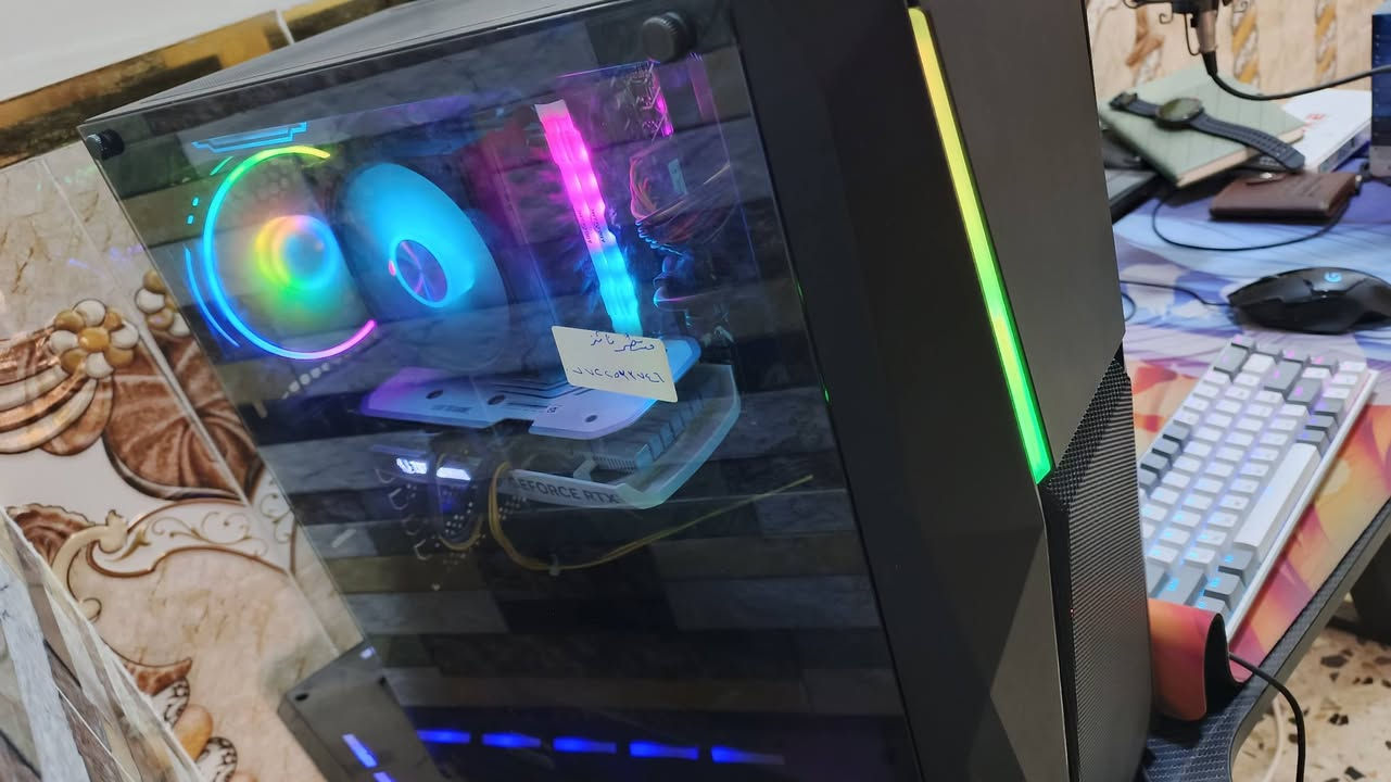 مواصفات الحاسبه 
‏
‏كرت الشاشه 
‏
‏Nvidia geforce  RTX 4060 8GB
‏
‏المعالج 
‏
‏12Th gen Intel Core i5 12400f
‏
‏الهارد 
‏
‏250 ssd 
‏Ssd 250
‏
‏الرامات
‏
‏ 16 Rma
‏
‏المذربورد 
‏
‏Asustek prime h610m-k d4
‏
‏باور سبلاي 
‏
‏Huntkey 700
‏
‏الشاشه 
‏
‏27 الحجم 
‏
‏Asus 100hz
‏
‏
‏مايك احترافي + ماوس لوجتك + سماعة هايبر إكس كلاود 2 + كيبورد ريد دراجون + ميز كامل + ماوس باد على حجم الميز 
‏
‏السعر مليون و 500 وبيها مجال للشراي 
‏للتواصل خاص أو على الواتساب 
‏
‏***********
