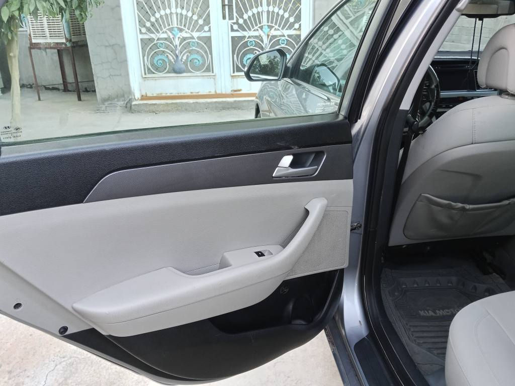 للبيع سوناتا 2016 امريكي  حادث جاملغ خلفي وباب صبغ وبيها بارد بالجاملغ الخلفي الثاني مكينه جديده غير مفتوحه بحم كبس محرك وكيرها كفاله من كلشيء من التبخير او التنقيص ما مفتوح برغي بيها تبريد تدفئه حداديه امامي خلفي مسويها جديد حسااسات اماميه كاميرا شاشه  السعر 113 بيها مجال بسيط سيارة جدا جديده ولا كلوب مشتغل  *********** حلة, بابل
