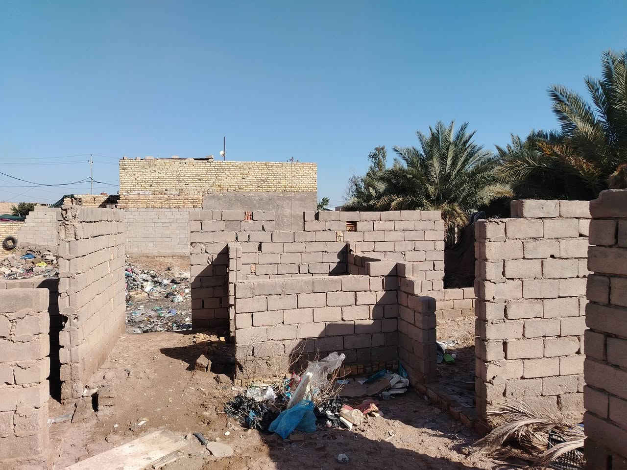 السلام عليكم  قطعه أرض للبيع   230م سند 25
متوفر كافه الخدمات  مدفونه ومبنيه ع نص تريد تكمل عليها تريد تفلش يمك تبقه
وبسعر مناسب للاستفسار الاتصال ***********
