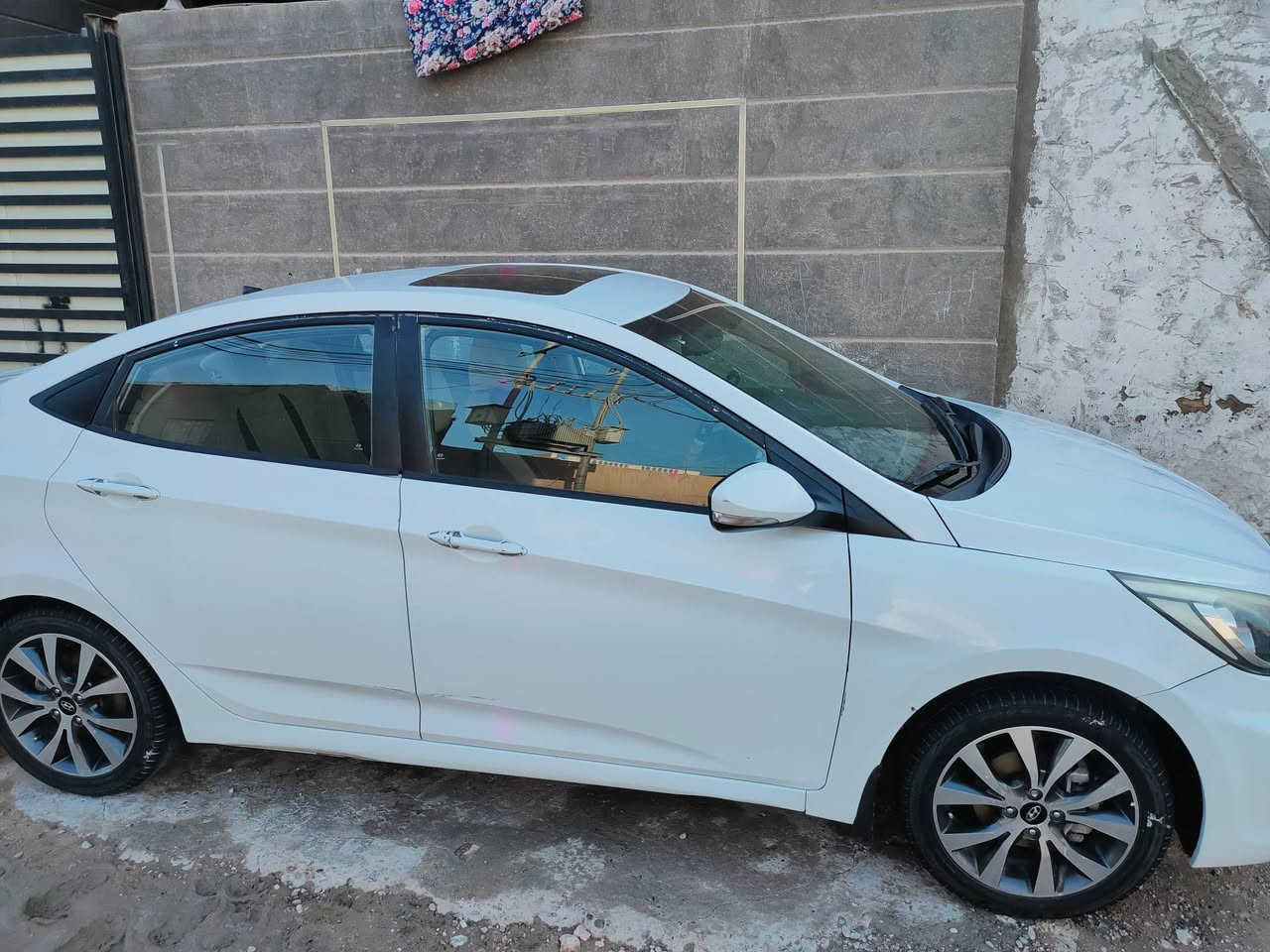 اكسنت 2016 رقم بابل السياره حلوه مكينه وكير وحداديه وتخم تاير وباتري جديد والسونار مرفق سعرها 100 وبيها مجال بسيط مكانها بابل ***********
