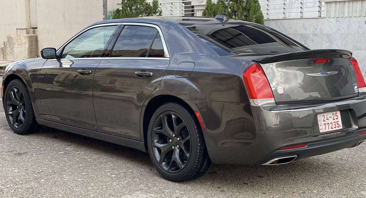سلام عليكم
‏ CHRYSLER 300 2023￼

حجم محرك : 3.600 V6
ماشيه  : Mi 22,400

ضرر :💯 

بدون صبغ ✅
بدون ايرباك ✅
بدون تبديل ✅
بدون دواخل ✅

سياره بيها بارد ع كد شبر فقط 

السعر : 26,500💰بيها مجال بسيط 

سياره بدون رقم تترقم شكالي 
اربيل / دهوك / سليمانيه 

للاستفسار او اتصال على 
***********
