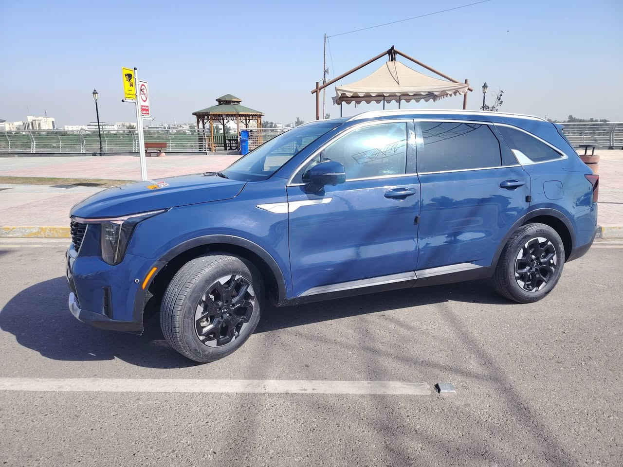 السلام عليكم سورنتو 24 أمريكي محرك 2500 فول بنوراما ماشيه(8000 mi)  ضرره باب وجاملغ وبوند وتكمه 
بجم كبس شواصي مكفوله  رقم شاصي(5XYRL4JC6RG271974) 
موصفات
تحديد مسار
نقطه عمياء
وتو هولد
هاند بريك بصمه
تشغيل عن بعد
اربع انضمه قياده
كشن تدفئه
قياده اليه
كروز
وبعد بيها موصفات خير من الله
رقمي(***********) تواصل عبر واتساب
