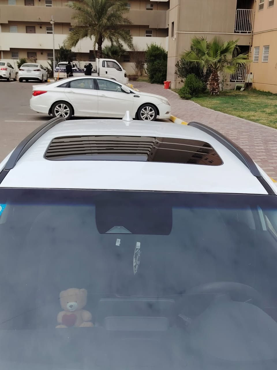 هونداي كونا ٢٠٢٣ محرك ٢٠٠٠ دوش 
بدون ايرباك جميع الايرباكات سليمة  )

  (ماشيه٥٢)
رقم بغداد 
صورة الحادث موجوده جداً خفيف 
المواصفات :
كامل مواصفات  فول الفول 
سياره فور ويل 
بصمة تشغيل + بصمة ابواب
تشغيل عن بعد
شاشة كبيرةتدعم كار بلي +gps
نقطة عمياء بالمري+ اشاير بالمري
رادار امامي تنبيه مانع تصادم
رادارات جانبيه تنبيه
رادا خلفي تنبيه عند الرجوع بريك ذاتي 
تحديد مسار نظام السياقة الذاتية بين الخطوط
شاشة اعطال  ملونة مع ترحيب 
ثلاث وضعيات للقياده normal + sport + smart
‏‎مانع انزلاق
منافذ شحن و طاقة  لا سلكي 
‏‎زر طوارئ
‏‎نظام مساعد نزول منحدرات
‏‎لايتات امامية لد نهاري
تبريد بلادي ثلج
كروس سرعة
تحكم ستيرن فول
كشن السائق كهرباء
تخم تايرات جديد 
مبدله دهن جديد 
بانورما (فتحه بالسقف ) 

للاستفسار  ***********
