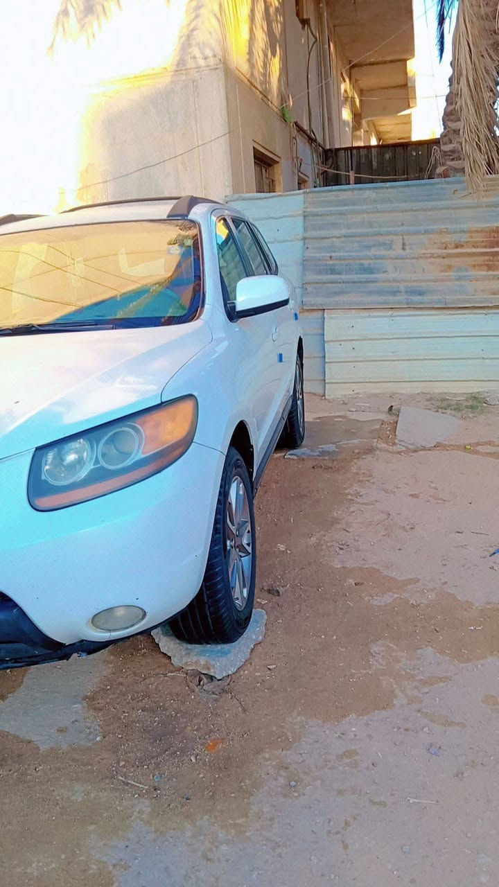 سلام عليكم اخوان للبيع او مراوس حسب القناعه سياره نضيفه حيل بيها تلحيظات بصيطه ليبل واحد بسمي مكان سياره كربلاء 
وارد امريكي محرك 2700 موديل سياره 2008
***********
