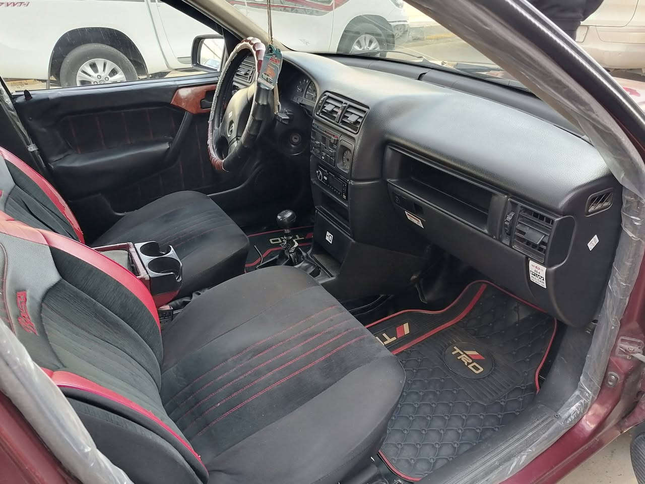 اوبل فكترا حجم 16 موديل 92 كابون بنزين بيها  هزة جديدة سنوية بأسمي لي 29 مصبوغة جمالية بدون حادث او ضرر صدر امامي خلفي جديد ويل اصلي مال شركة فتحة سلايت تايرات جدد مال بيت ماتصرف عليها ربع سعرها 44 وبيها مجال مكاني موصل
***********
