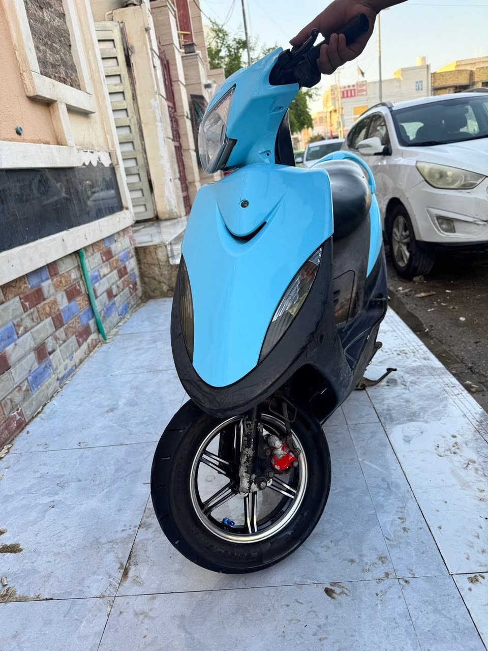 ماكس مال حاويه وصلهَ موجود 
ختم واحد ولا برغي تجاري 
تزويدهَ يخبل ويل نجمي اصلي 
كزوز ستيل دراجه هيه تسولف 
بنصبه وملاح وترتيب 
سعره مليون وبيه مجال 
ودراجه ما متوازي على بيعته
فلحد يكسر بسعر 
***********
