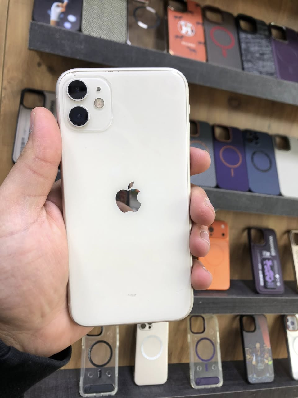 ايفون ١١ عادي
الذاكرة ١٢٨ 
البطارية ٧٤ 
مبدل شاشة اصلية 
فيس اي دي شغال 
الاضاءة مال الشاشة بيهة مشكلة نفس ممبين بالصور
الدگمة لتنصي واگفة  
باقي الجهاز كلة شغال 
السعر ١٧٥ الف 
بغداد شارع فلسطين 
***********
