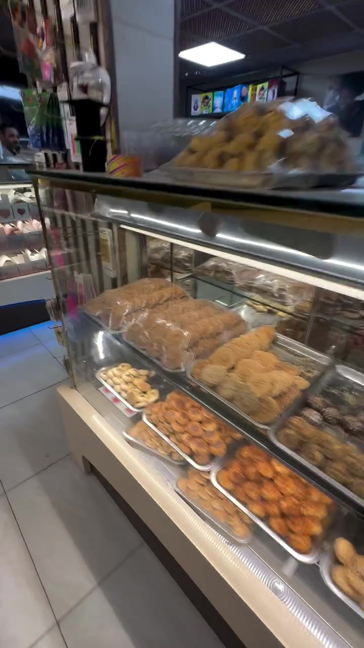 برادات سيت كامل 
4برادات 4 عارضات
رفوف عرض هم سيت كامل 
العنوان بغداد ***********
