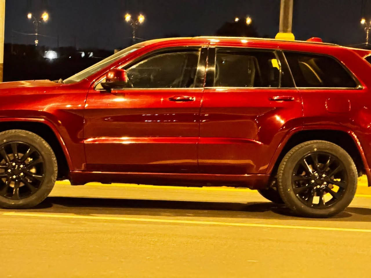 السلام عليكم جيب لااريدو 20 بلاك توب فول بصمه فتحه سلايت 
باب صندوك كهرباء شاشه لمس تبريد تدفئه كامره مكينه كير حداديه خير من الله  باقي تفاصيل ***********
