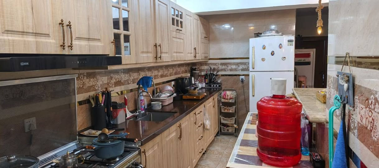 دار 100م للبيع حي الجهاد الطائي خلف مصرف النهرين يحتوي ع 4 نوم خدمات عدد 2 صاله ومطبخ ومناور مدخلين الدار اضافه الى مطبخ جاهز تركي مع الدار للاستفسار اتصل ع *********** شركه المستقبل للعقار
