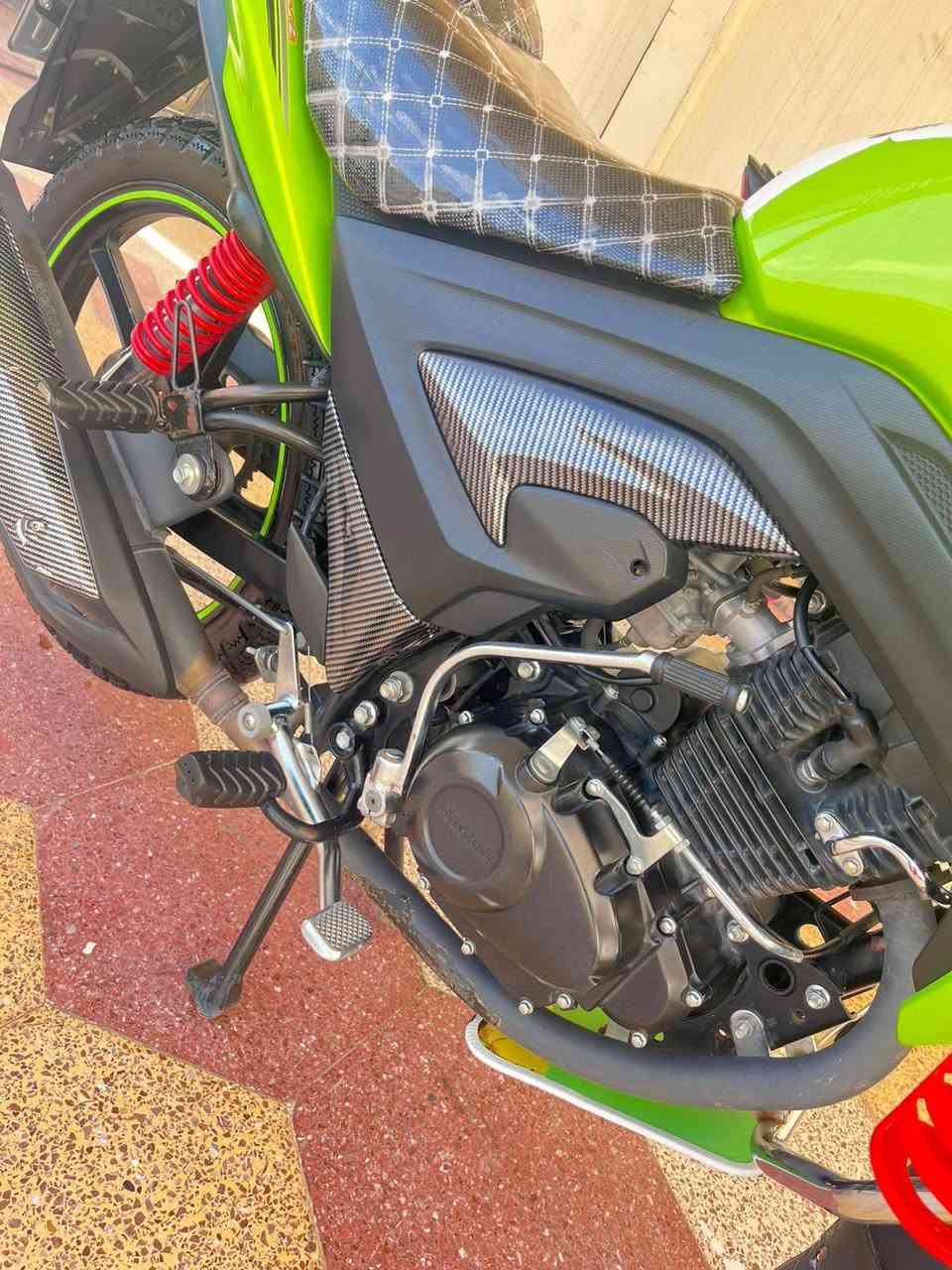 السلام عليكم
اخوان دراجه للبيع

هاوجي اخضر موديل ٢٣ 

بعده جديد ونضافه حلوه 

مكفول كفاله عامه من تحويل ومن محرك من كلشي 

مرقم انكليزي سنويه لوحات 

بصمات اثنين 

كامل من كلشي حتى زنون ابو ل 65 الف 

***********

واتساب خط فقط 

وسعره 17 قفل 

وما اكلك نضيف ونضيف تعال شوف بعينك 

تحياتي الكم 🤍
