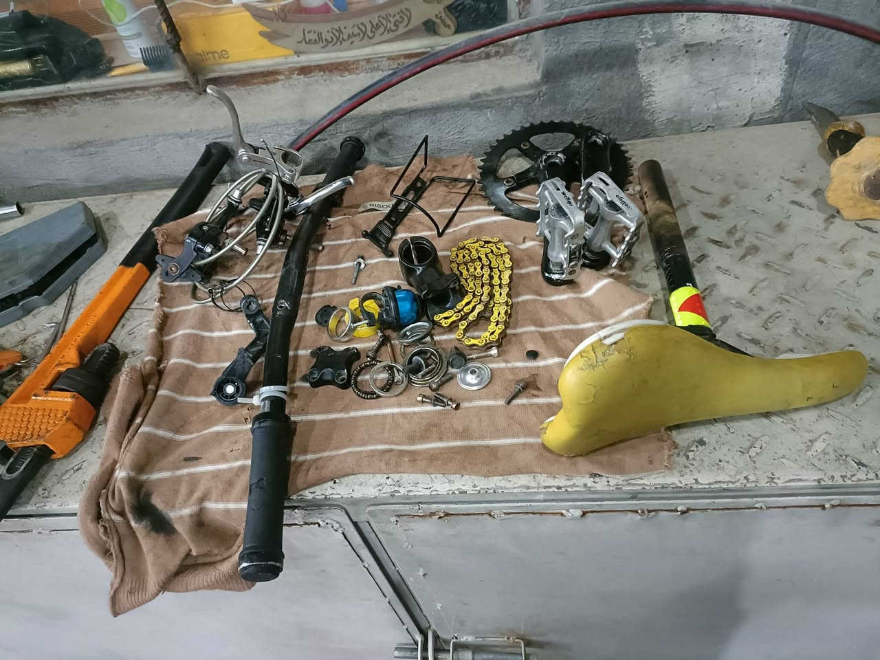 اب30 اريد افلش السوك لسلام عليكم شباب بايسكل سويت بي حادث بايسكل يخبل يلرادله تعديل مايكلف هواي بس اني مالي خلك غراضه كلهه بجيس واصليات وكله شغال ب30الف قفل هيج والله 
البايسكل فكسد شركه فوكسون الكوريه نزلته بيدي من الحاويه مكينتين وللتنبي التاير الامامي مابي شي بس الخلفي يرادله تعديل مايكلف 20الف بس اني مالي خلك 
البايسكل اني حالين مفصخه ردت اصلحه وعفته والله شاهد عليه مامودي المصلح


**إذا كنت صاحب هذا الإعلان وتريد حذفه لأي سبب، رجاءا أرسل رسالة إلى الدعم الفني**