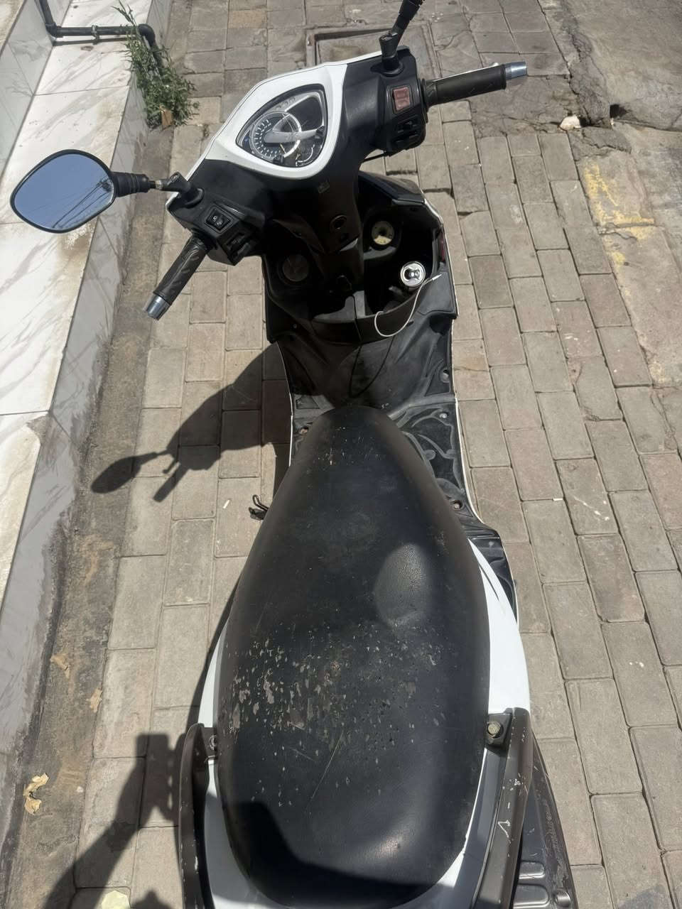 كايمكو رايسنك  محرك 180شغال مكينه خرسه  كهربايات شغاله اوراق كامله. مكمرك بس سجل. الدرجه بس بيه خربطه شويه السعر 600 وبي مجال الرمادي شارع 20
***********
