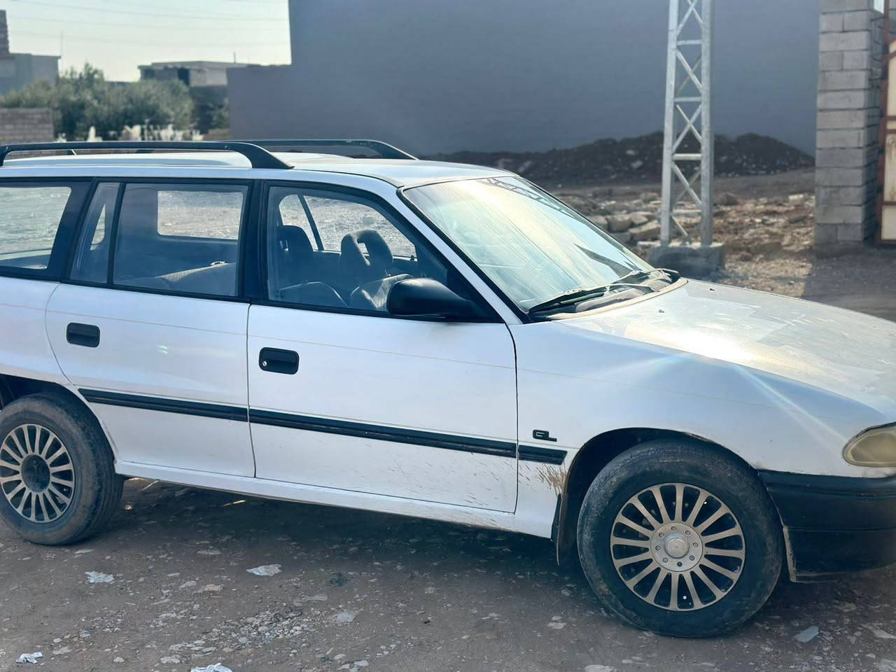 اوبل استرا استيشن لون ابيض موديل 1993 حجم 16 بدون صبغ بس دوائر  دوسات كير محرك شرط وايرمنيه كامله قايش عريض  رقم الماني  نينوى سنويه عضم بي كابون بنزين 28/11/2028 نافاذ تريد تحويل تريد وكاله السعر 60 ورقه وبي مجال ***********
