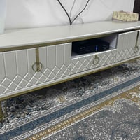 طاولة تلفزيون