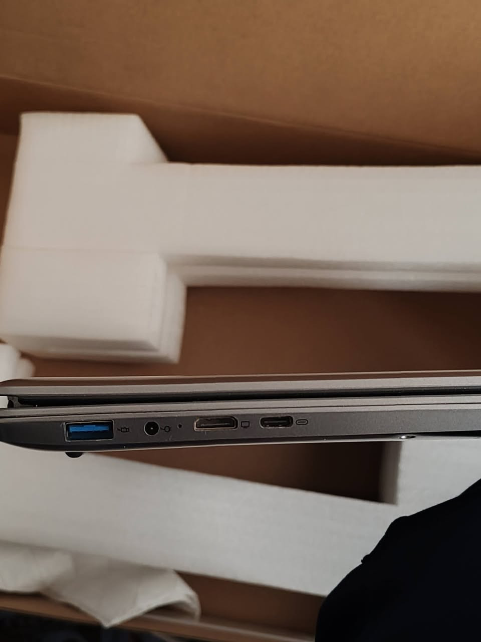 حاسبة بمواصفات متوسطة إلى قوية
الاسم : TECLAST F16 PRO 
المعالج : Intel N95 12 gen 1.70GH(الجيل 12 ) 
المعالج يحتوي على 4 انوية
الرام: 16 GB Ram
الهارد: 512GB SSD 
الكيبورد: ضوئي

- *التخزين*: 512GB SATA M.2 2280
- *الشاشة*: 15.6 بوصة IPS، FHD (1920 x 1080)
- *البطارية*: 5000mAh 3-سلل ليون
- *المنافذ*:
- 1x USB 3.2 Gen 1 Type-C
- 2x USB 3.2 Gen 1 Type-A
- 1x Mini HDMI
- 1x 3.5mm كومبو أوديو جاك
- 1x MicroSD كارد سلاوت
- *الاتصال*: WiFi 6، بلوتوث 5.0
- *الكاميرا*: 2MP 720p
- *نظام التشغيل*: Windows 11 Pro

للتواصل : ***********

السعر : 250 وبي مجال حگ الجيه
