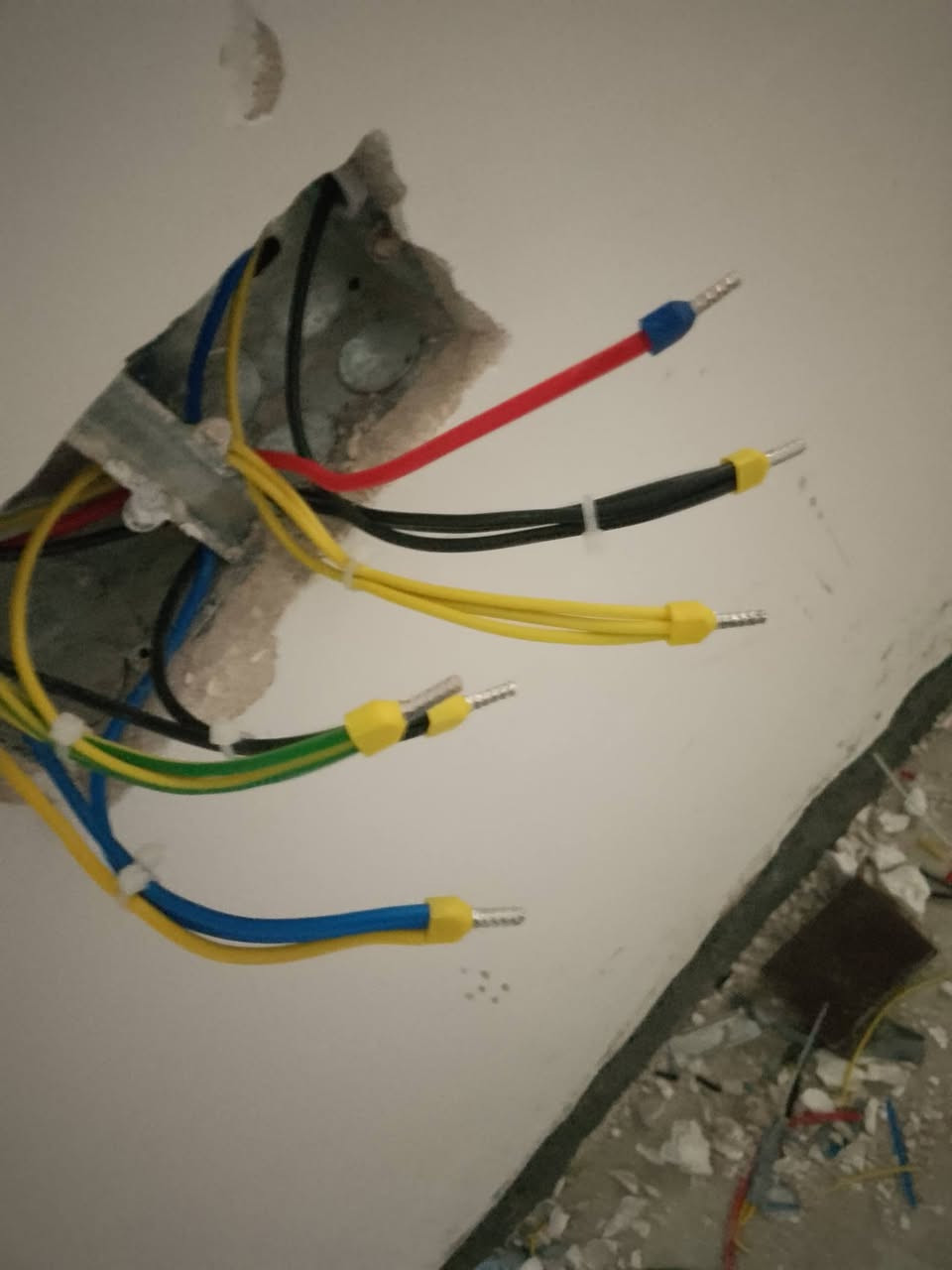 كهربائي متفرغ
عنواني السكلات

*********** واتساب

او المراسلة خاص على الصفحة
