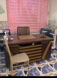 ميز مكتبي VIP • كرسي دوار