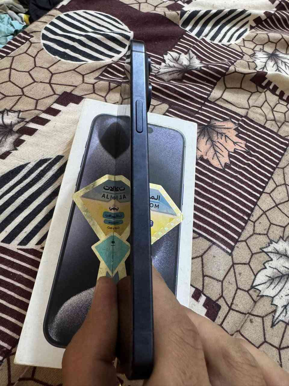 ايفون 15برو ماكس جهاز نضيف كلش بطارته 92اذاكرت 265جهاز مكفول مامفتوح نضيف كلش مكاني بغداد مدينه الصدر رقم الهاتف *********** سعر مليون و٥٠
