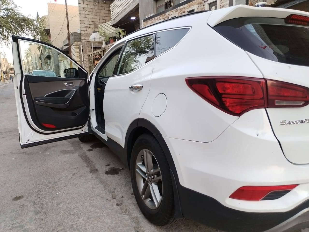 سنتافيا موديل 2017
5 راكب
محرك 4 سلندر 
ماشي 140‪
تحكم ستيرن
تبريد ممتاز
نص فول  
ضربتهه صندوك بسيطه راجعه ع بارد 
محرك Gdi 
سياره نضافه الكشر 💯 %
 السعر 149 $
مكاني بغداد  
السعر كدامك والتفاصيل كاملة كدامك وصور سياره كدامك 
الشراي يتصل  
***********
