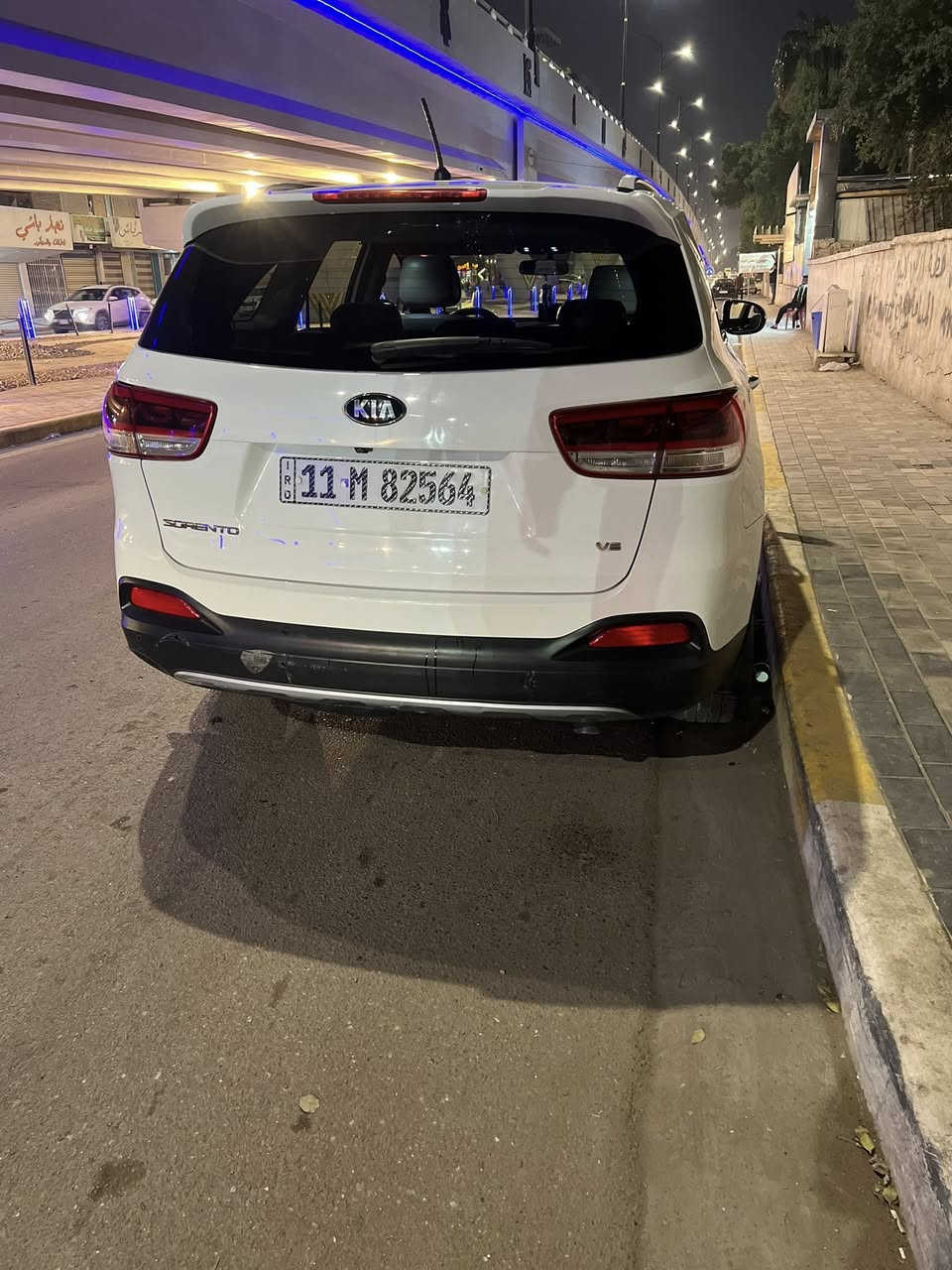 كيا سورنتو 
موديل 2016
محرك 3500  6 سلندر 
خليجي فول موصفات فتحت بصبه  
الضرــ / محرك مفتوح مبدل بس رواجز بيها  رصعه بل باب مبينه بل تصوير شبر  صبغ بل صندوق  وصبغ بل دوسه مال باب بس  لا كص ولا شي بس صبع  تروح السونار   وفحص  تبريد خير من الله السياره خير من الله 
السعر 215 وبيها مجال 
العنوان جسر اديالى الجديد  
رقم الهاتف *********** مكلف بل نشر
