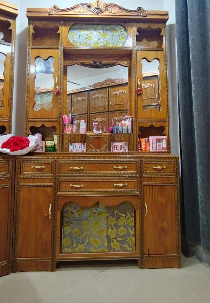 السلام عليكم عندي غرفه خشب صاج للبيع مستخدمه 5 اشهر سعرها مليون و100
للتواصل ***********
