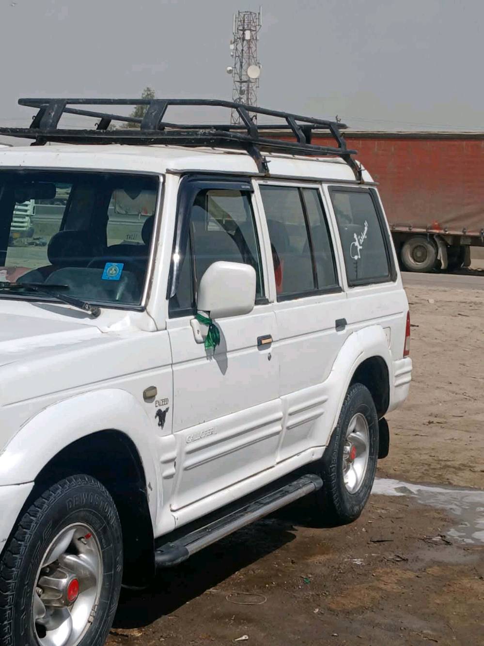 السلام عليكم 
سيارة كالوبر للبيع موديل 2000 هزة جديدة بس كيرهة واكف السعر 45 وبيهة مجال حك الجية الاستفسار ***********
شنو الموديل/الفئة بالضبط؟ وهل هي نفس المكتوب بالإعلان لو بيها تفاصيل ثانية مثل 4.2 أو 4.8؟: 
موديل 2000 سياره كالوبر
وين موقع السيارة بالضبط حتى يعرفون المشترين وين يراجعون للمعاينة؟: 
بغداد ناحية الوحدة قرب بسماية 
شلون حالة المكينه والدبل/الكير والدفع؟ بيها شغل لو بس الكير واكف مثل ما ذكرت؟: 
المكينة شركة ولدبل جديد ول كير واكف تمامن
الملكية باسم منو؟ وهل بيها نفاس/رش/تبديل بقطع أو كلشي أصلي؟: 
السيارة بسمي 
تقبل تبديل لو البيع كاش فقط؟ وشنو أقل سعر ممكن توصل إله؟: 
عادي تبديل أقل سعر 40
