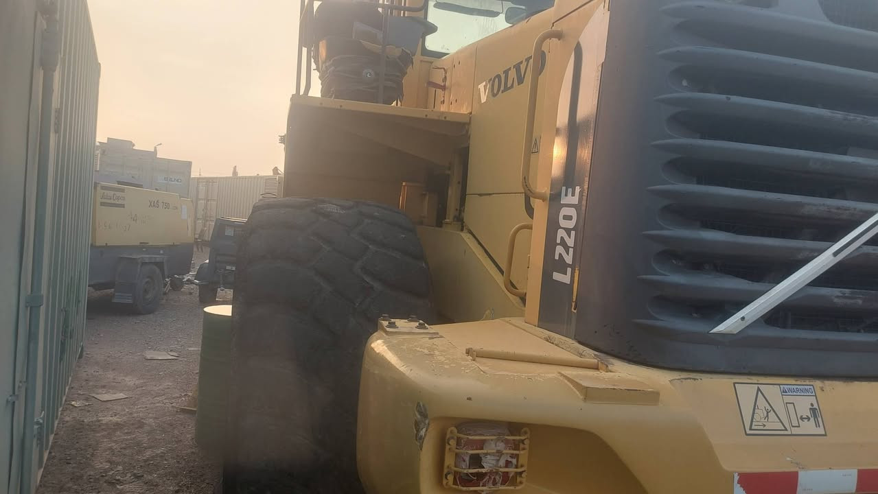 شفل فولفو موديل ٢٠٠٢حجم ٢٢٠ رقم اربيل الماني سنويه وهزه جديدة بسمي للبيع الاستفسار الاتصال على  الهاتف ***********
