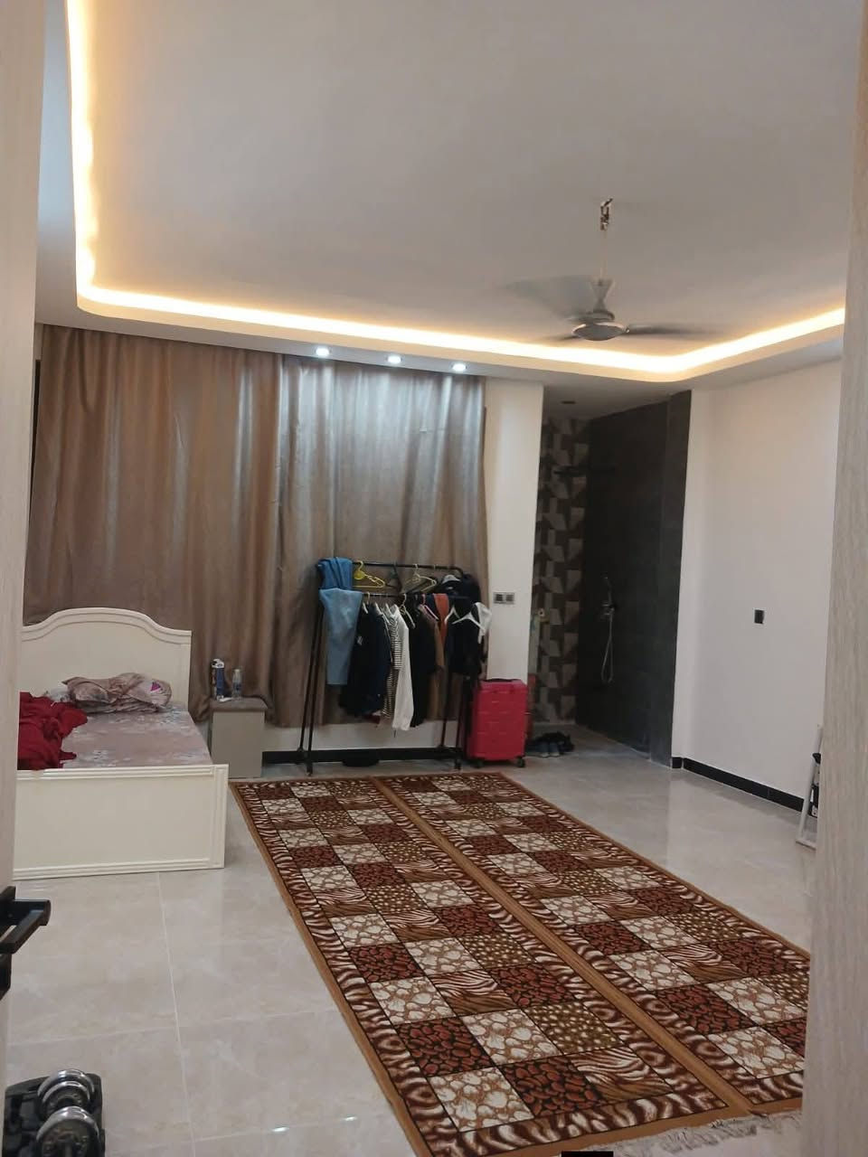 يا الله
بعيدا عن المشتملات والمناطق ذو كثافة سكانية عالية
اليوم وفرنا عرض مميز وجديد🏘️🏘️
١٠٠٠ ///
الف متر للبيع في منطقة الطي/ الكاظمية 
تحتوي على دار بناء ٢٠٢٦ بمساحة ٣٠٠ متر
وحديقة كبيرة
والدار يحتوي على ٤ غرف نوم
صالة ضيوف // حولي جلسة
مطبخ حار بارد
خدمات خارجية وداخلية بكل طابق مع سويت 
السعر // ٦٠٠ مليون قابل للتفاوض
للاستفسار// مكتب الحضارة للوساطة العقارية
***********
