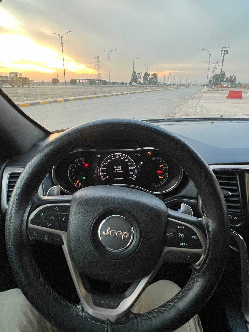 جيب شيروكي لمتد رقم بغداد موديل 2017 فول مواصفات عدا لبنرامه 
وارد امريكي حادثه بس بنيد مبدل بلادي موضح بل صور 
مواصفات
داخل جلد 
كشانه كهرباء 
كشنات تدفأء وتبريد 
اوتو هولد 
مثبت سرعه
نضام ايكو ونضام سبورت 
شفتات ستيرن 
تحكم ستيرن 
جنطه كهرباء 
لايت زينون 
حساسات امامي خلفي 
ويل 20 عليه تخم تاير دلوب جديد 
مكان لسياره فلوجه 
سعر 200 ورقه وبيه مجال بيع او مراوس حسب لقناعه 
***********
***********
