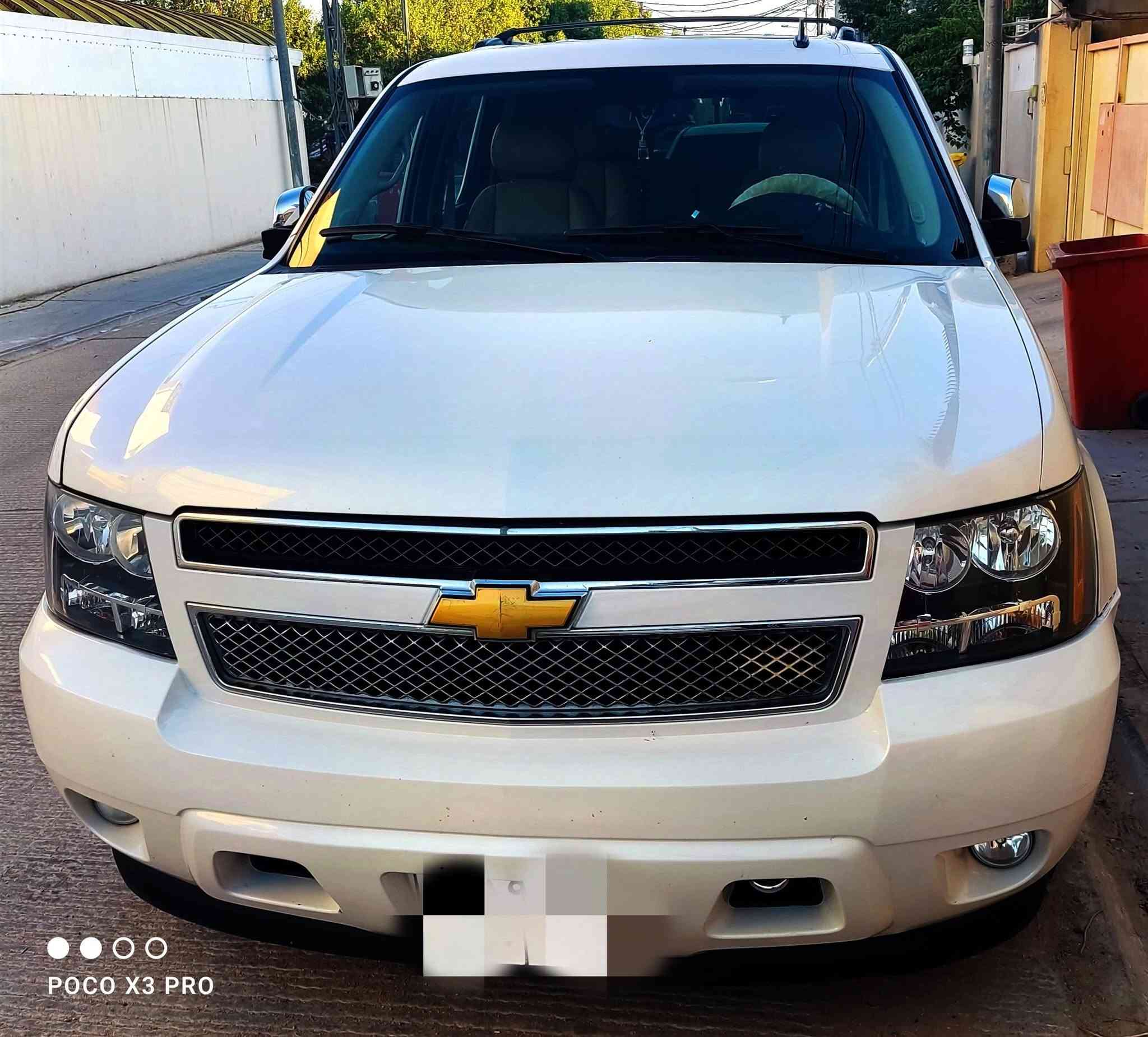 السلام عليكم...
للبيع شوفرليت تاهو 2014 LTZ  امريكي  حادثها بسيط جدا  صبغ على كد شبر بين الباب والچاملغ الامامي الايسر   مثل ماموضح بالصور 

سياره تسجيل جديد 

رقم بغداد  الدولي

الحاله _ ممتازة جدأ

مكينة 5300

تشغيل عن بعد  _ كاميرا خلفية _ رادارات امامية وجانبية _ حساسات خلفية  _ بلاجكتور   _ كشنات جلد  كهرباء _ كشن خزن _ كشن تبريد تدفئه  _ صندوق جك كهرباء _  usb _ سلايد روف _ فور ويل _  دوسات بانزين وبريك كهرباء - شاشات وسطية 

وبعد بيها كومه مواصفات تجي وتشوف بعينك افضل 

السيارة باقية ع نظافتها داخل جلد بيجي 

محرك وكير بحالة ممتازه برغي واحد مامفتوح بيها

بدون صوت بدون دخان بدون بخار 

ويل LTZ حجم 20 

مكان السيارة بغداد 

للاستفسار الاتصال على الرقم *********** اخوان اعتذر عن المراوس ابيع نقد فقط 
@إشارة
