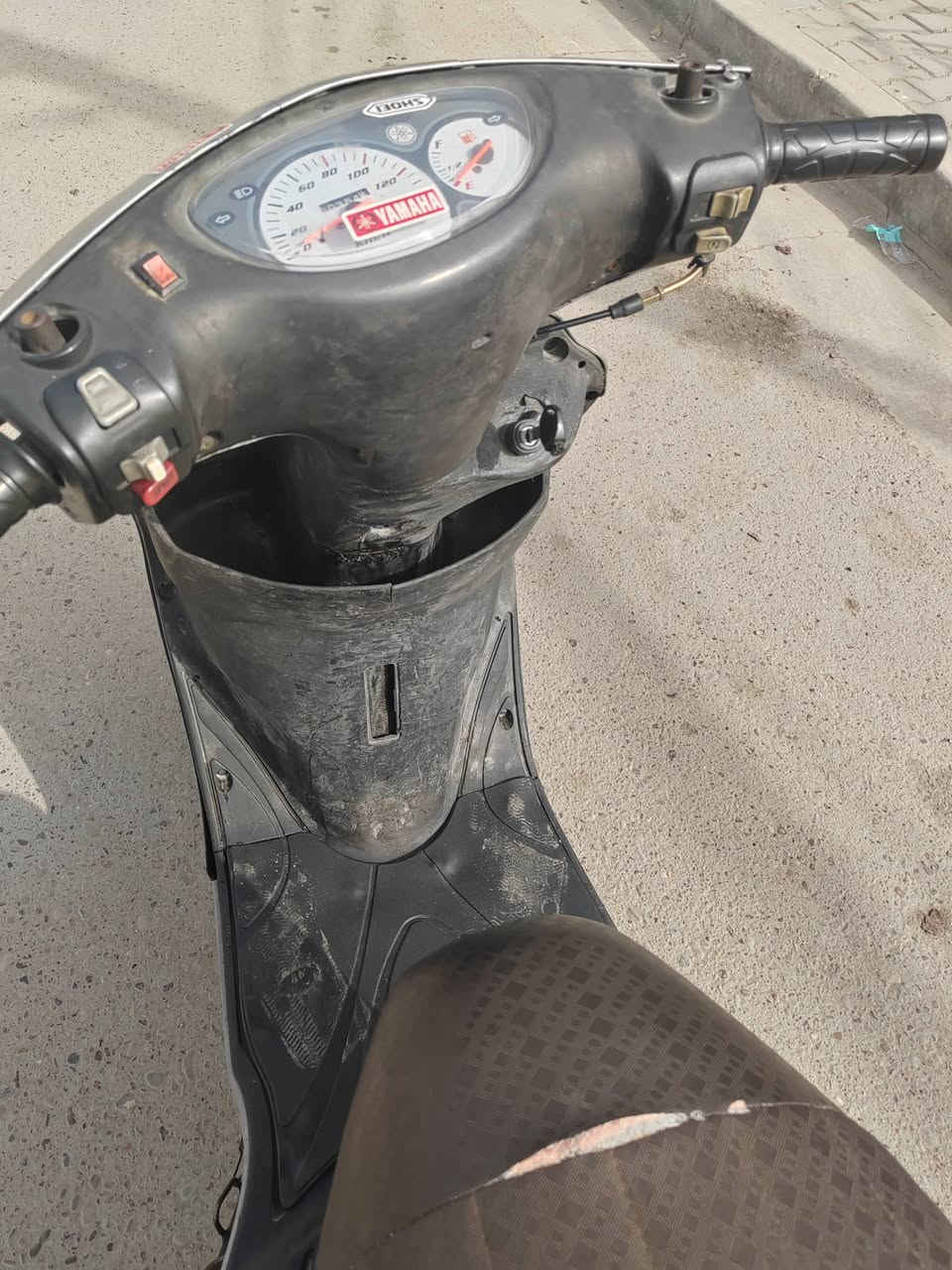 السلام عليكم دراجه بريز للبيع الدراجه شغاله معدل سرعه خير من الله المكينه مفتوحه  مكفوله من التنقيص والتبخير بيه كفراته اصليه ومختمه تايرات توني مبدلهن  سعره (٤٠٠) وبيه مجال بسيط مكاني بغداد ساحة عدن خلف الجنسيه مال كاظميه رقم الهاتف *********** واتساب
