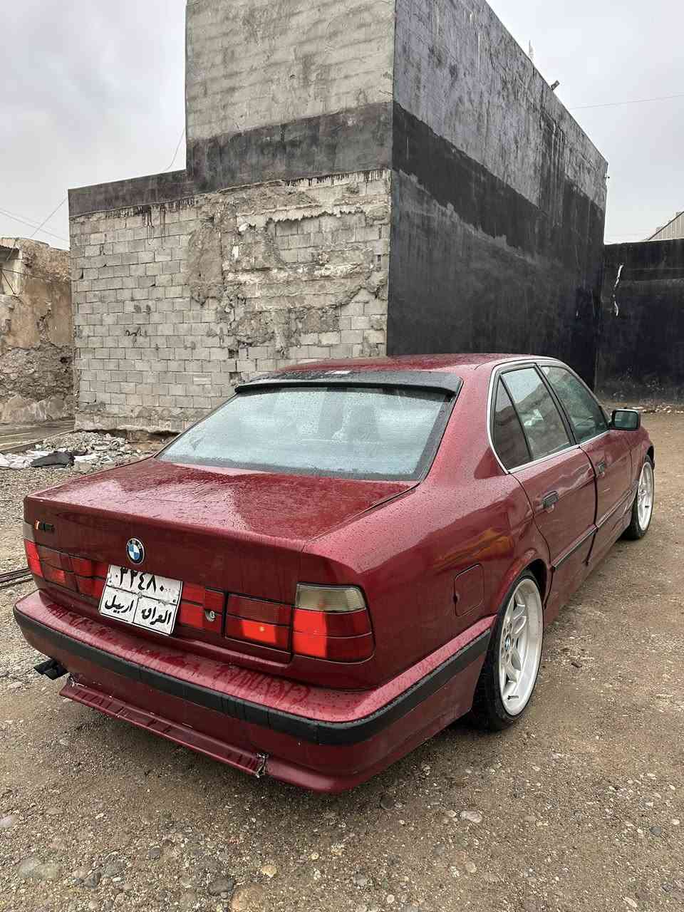 سلام عليكم بيم موديل 91 سياره بلاد 520 كير عادي ومحرك بالشرط لا صرف ولا بخار ولا صوت سياره كلش حلوه وكاعده بدون مصرف صبغتها جديد بيها ضربه جاملغ السكن بدون دواخل لايت حلقه زينون اصلي سياره دعاميات M وياله M دواخلها جديد سنويه صاقطه وعليها غرامه 11 ورقه ينزل من سعر مكاني كركوك سعرها 55 ورقه وبيها مجال شرط تحويل رقم أربيل تحياتي للشراي ***********
