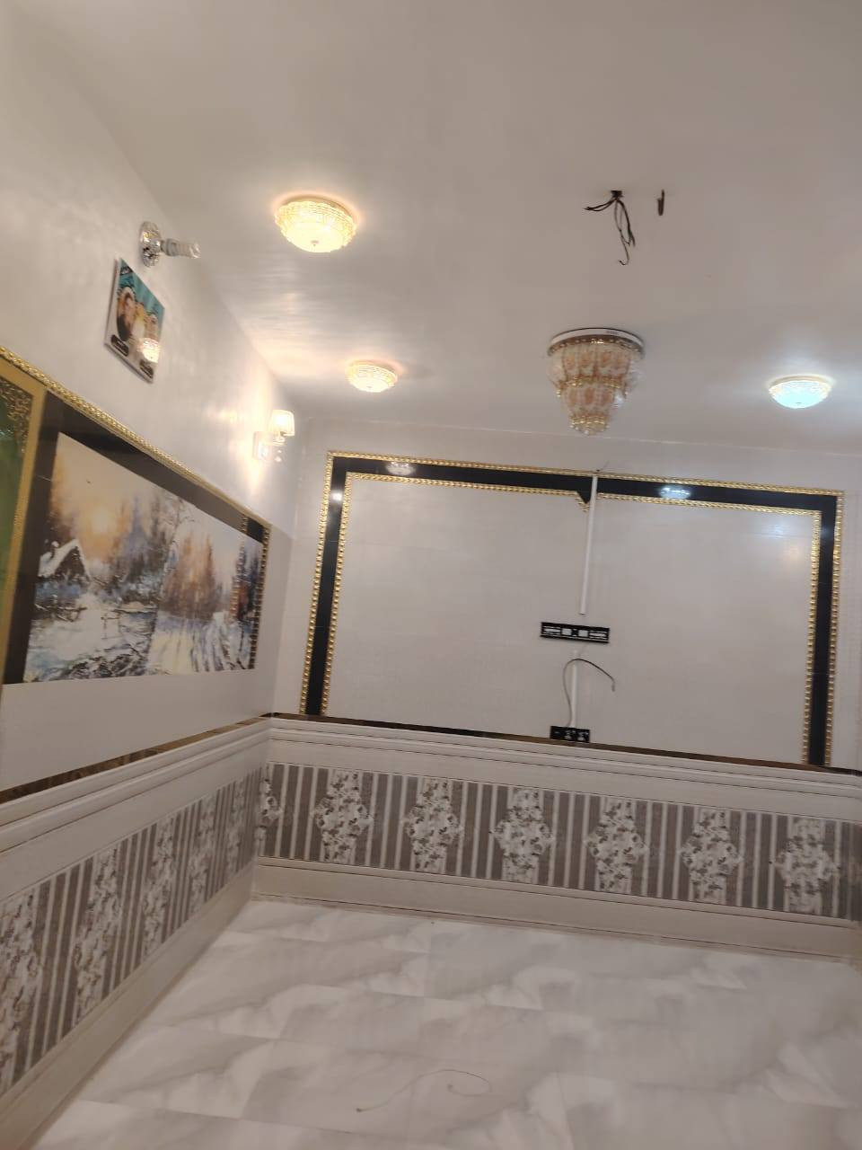 الدار للبيع بناء حديث ركن ع شارعين واجهتين مع الأثاث ابيع بيت جاهز من كولشي العنوان حي مصراع المساحه 275م للاستفسار الاتصال على الرقم ***********
