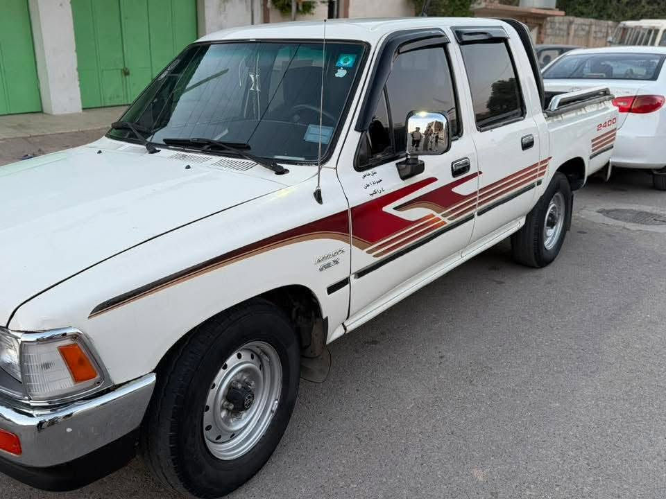 بيكم تيوتا موديل 1990محدثه 97سياره جاهزه من كل النواحي .طخم جديد.باتري جديد طخم تايه جديد 
رقم دولي جديد سنويه جديده
اني صاحبها الشرعي .مكينه شرط لاصرف ولانفخ معمره جديد .تبريد حار بارد.ستيرن بور
مبدل بيها ثلاثه قطع الي مأشره بالون الازوق (بوند +جاملغين)
الي بل لون الاحمر بيها معجون كما موضح فالصور 
مصبوغه عام جماليه بدون دواخل ."سعره 65  
للتواصل ***********📞
